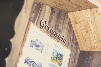 Eine Infotafel über den Berg Gerlosstein.