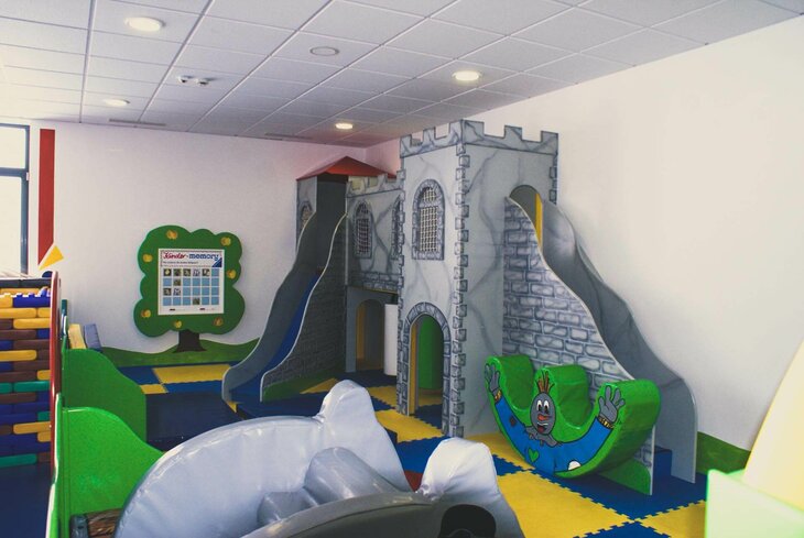 Eine kleine Burg im Gästekindergarten