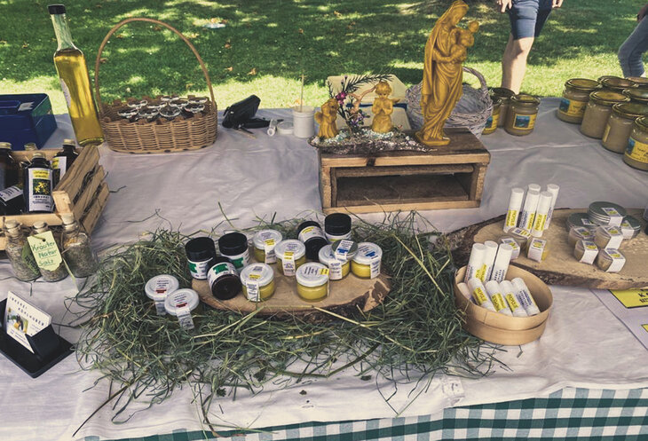 Honigverkauf beim Bauernmarkt