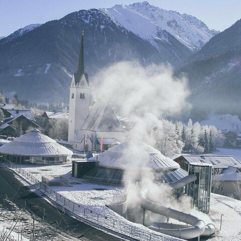 Infrastruktur Blick auf das Kristallbad im Winter