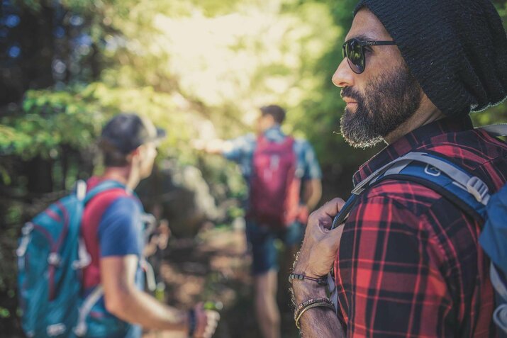 Drei Männer bei einer Wanderung